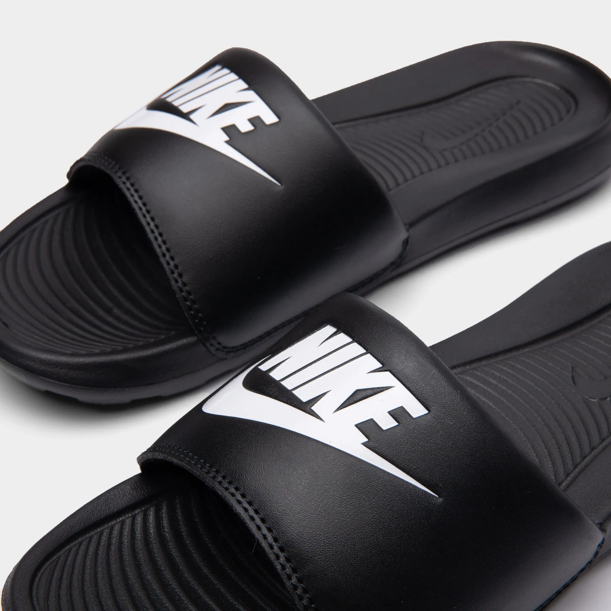 Nike Women's Victori One Black / White