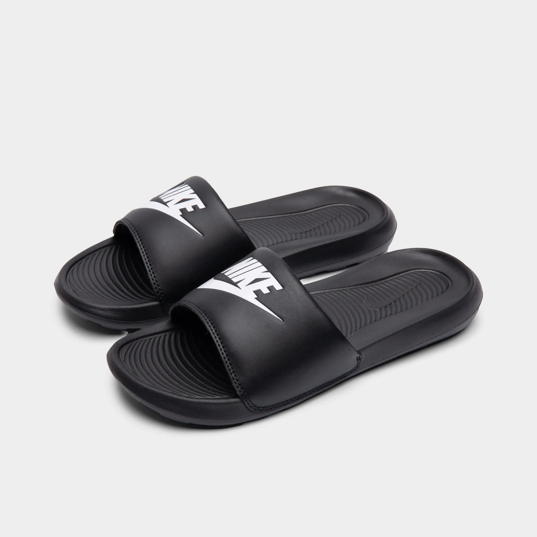 Nike Women's Victori One Black / White